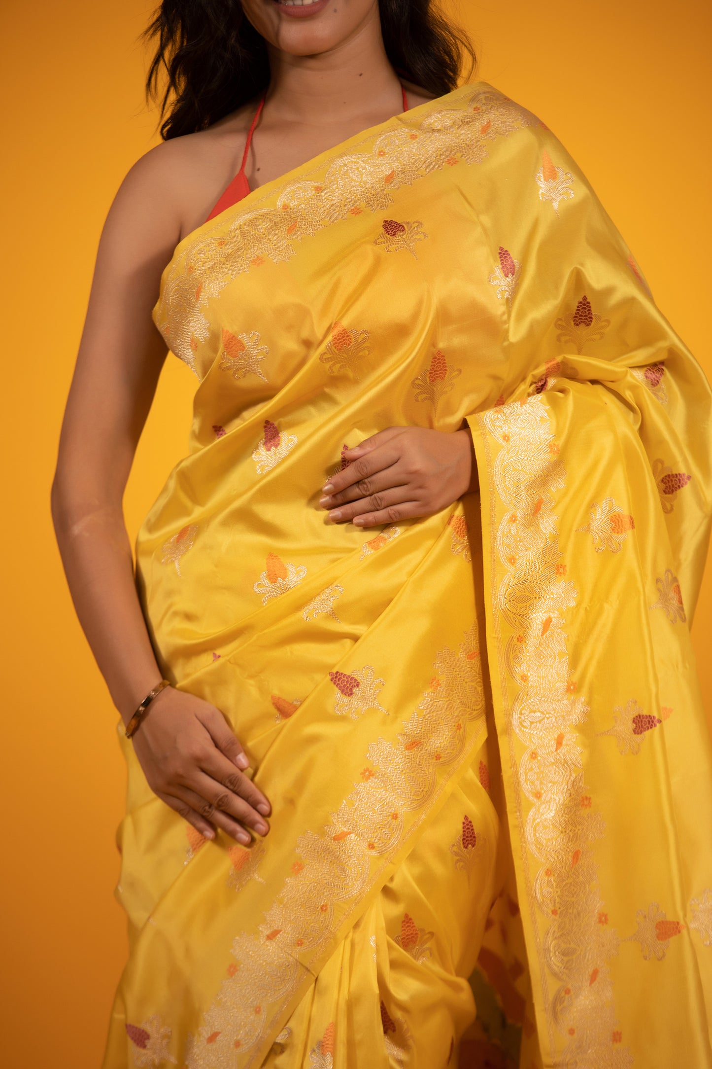 kadhwa-woven Floral Meenakari Buta Saree