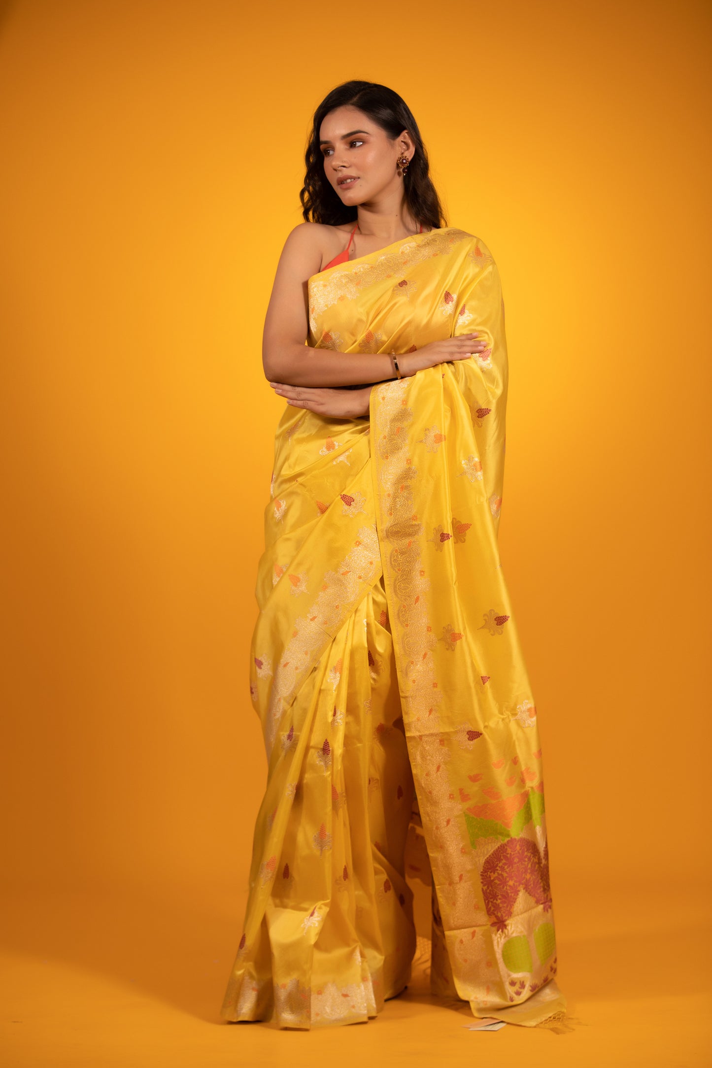 kadhwa-woven Floral Meenakari Buta Saree