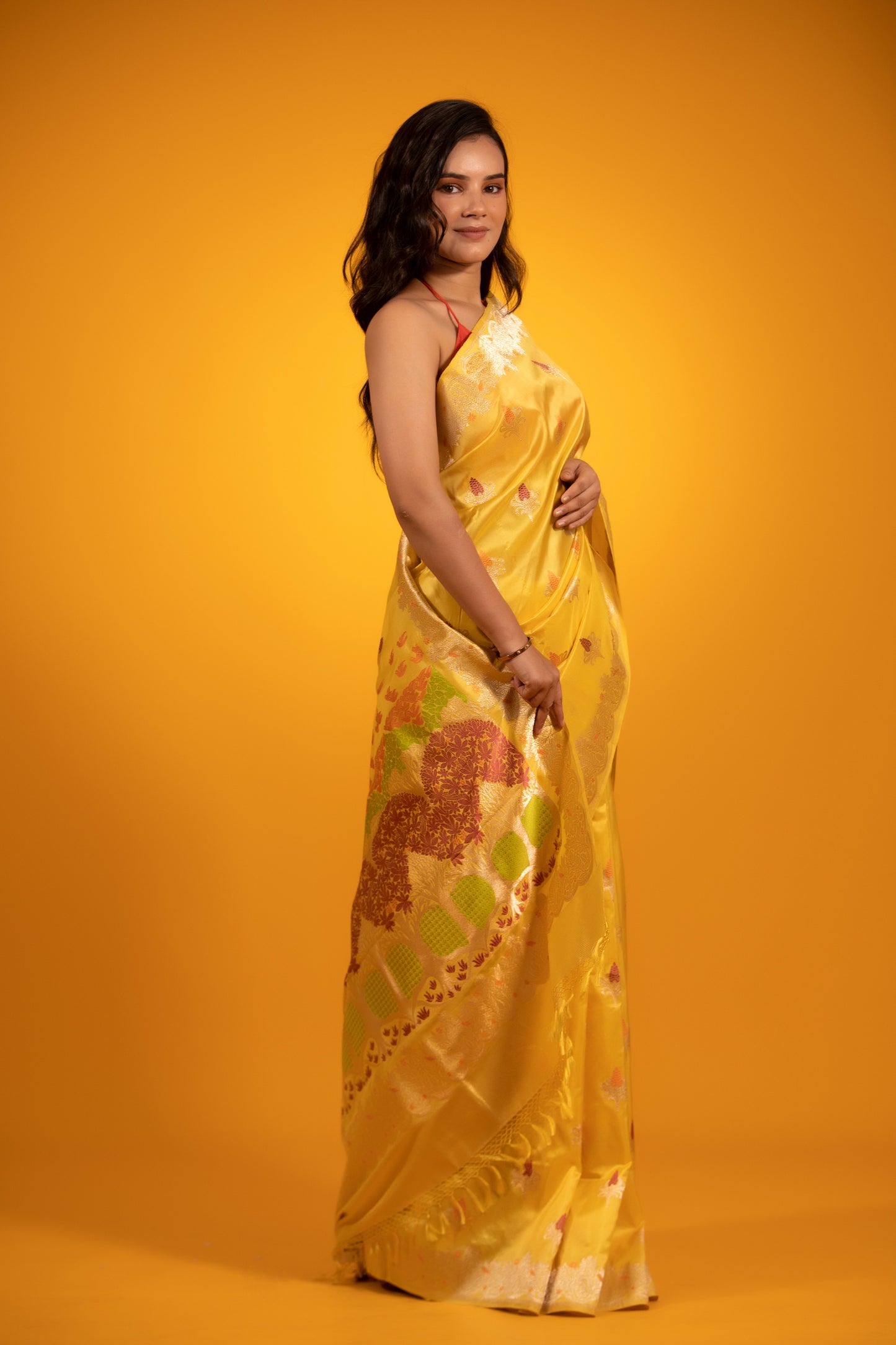 kadhwa-woven Floral Meenakari Buta Saree