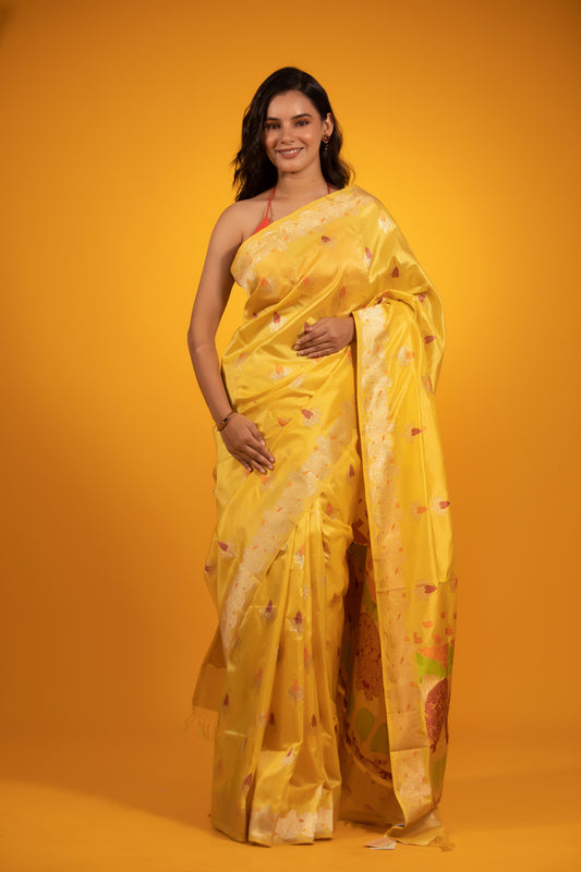 kadhwa-woven Floral Meenakari Buta  Saree