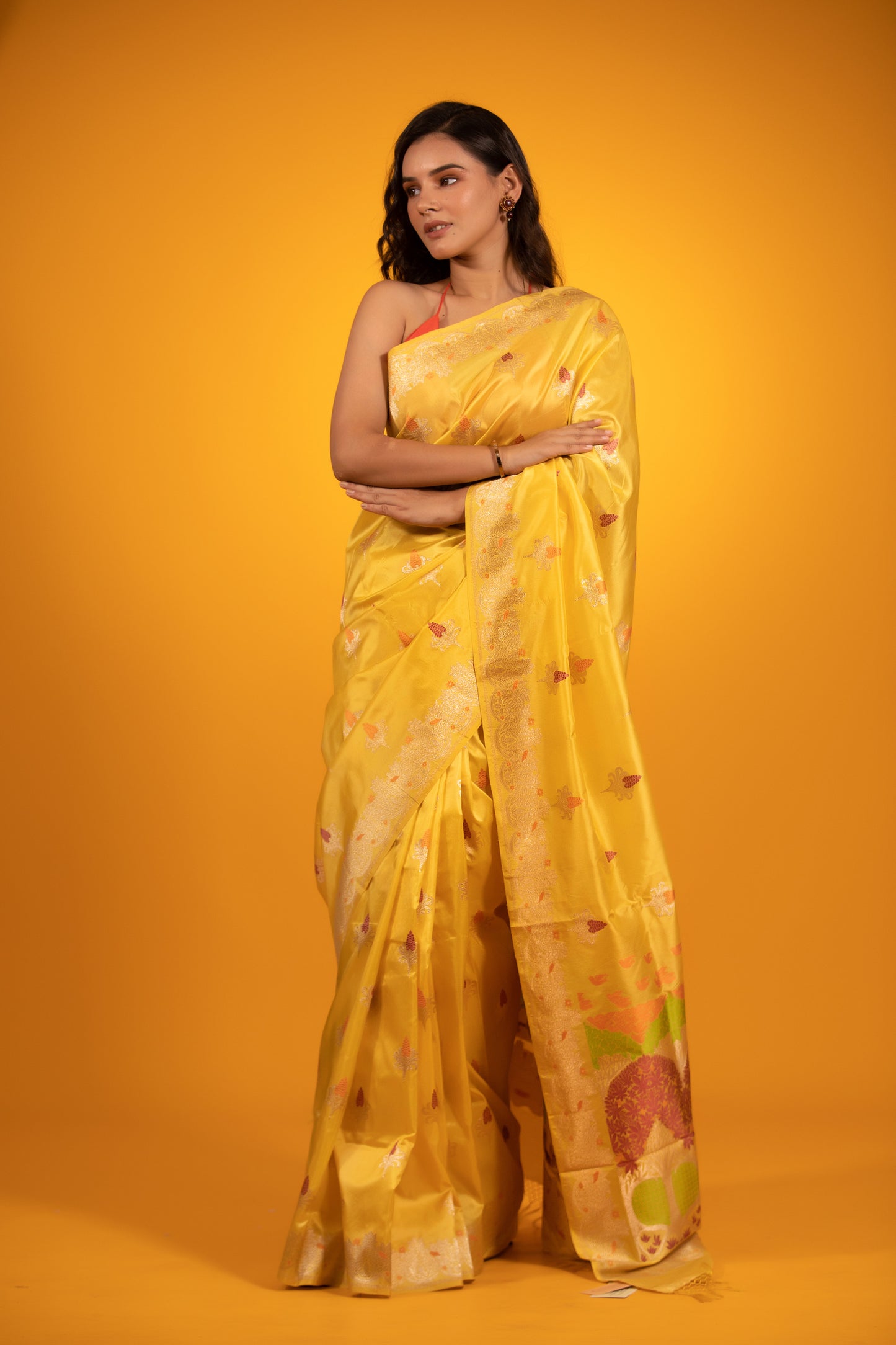 kadhwa-woven Floral Meenakari Buta  Saree